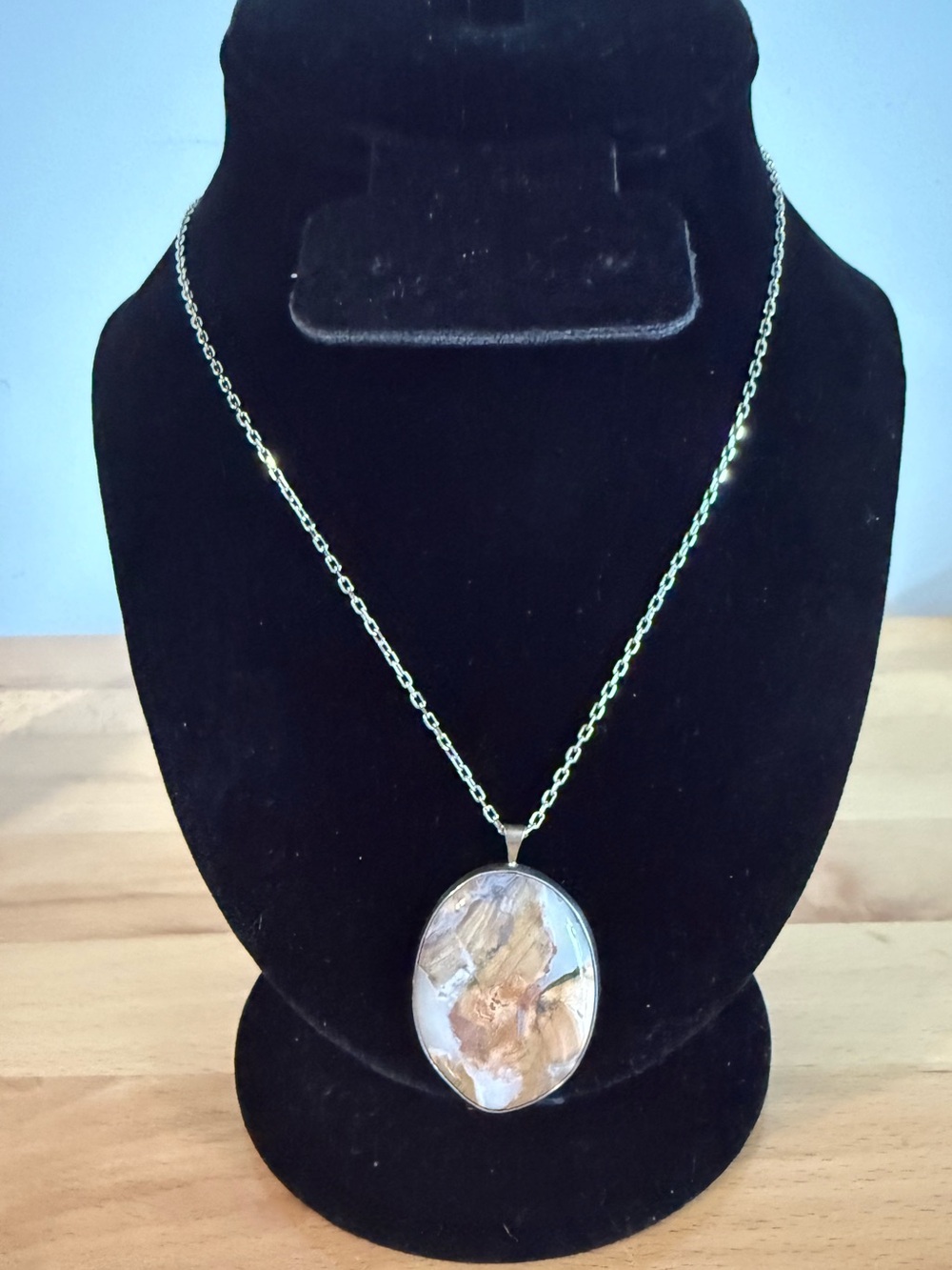 Agate stone pendant on a S925 chain